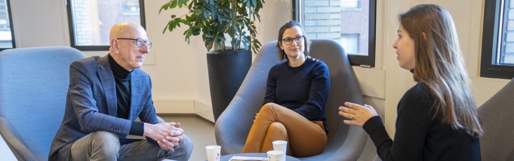 Tom de Hoog | CONTEXT interviewt Joyce Rombouts (midden) en Suzan Steehouwer (r) over de stappen naar een circulaire samenleving in Ridderkerk